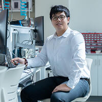 Calvin Li in CPSE lab