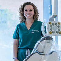 Nolwenn Daniels in dental simulation room
