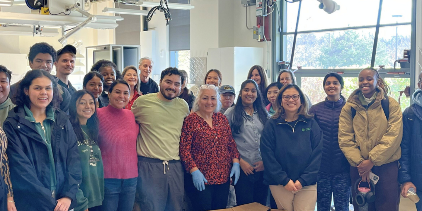 USG Mobile Market volunteers