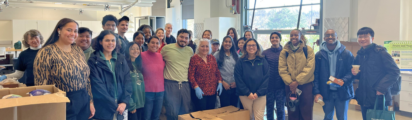 USG Mobile Market volunteers